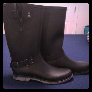 Wide calf rain boots zip up back